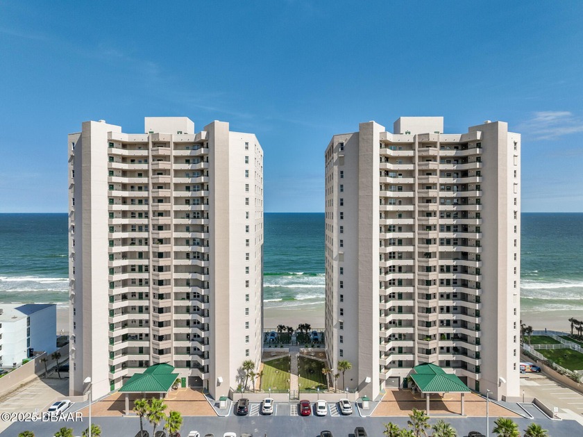 3-BEDROOM, 3-BATH RESIDENCE IS A RARE SOUTHEAST ''CORNER'' CONDO - Beach Condo for sale in Daytona Beach Shores, Florida on Beachhouse.com