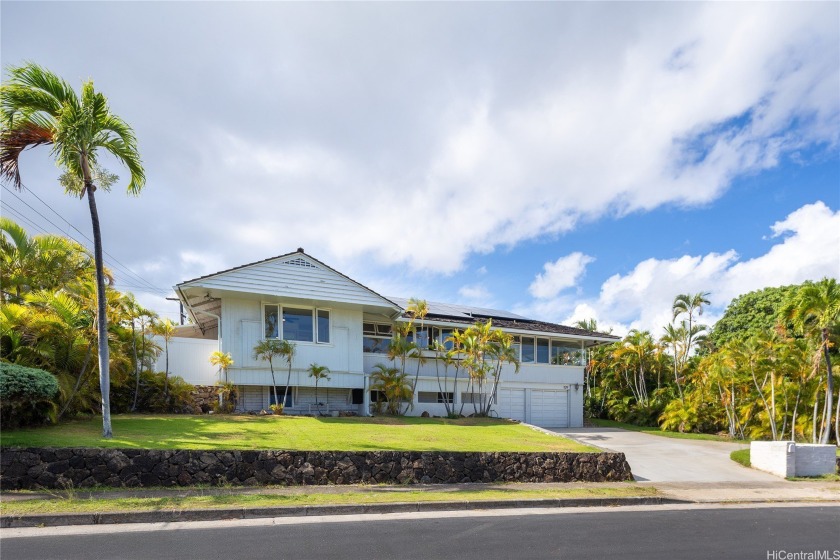 Nestled in the heart of Kahala, this four-bedroom, two-bath - Beach Home for sale in Honolulu, Hawaii on Beachhouse.com