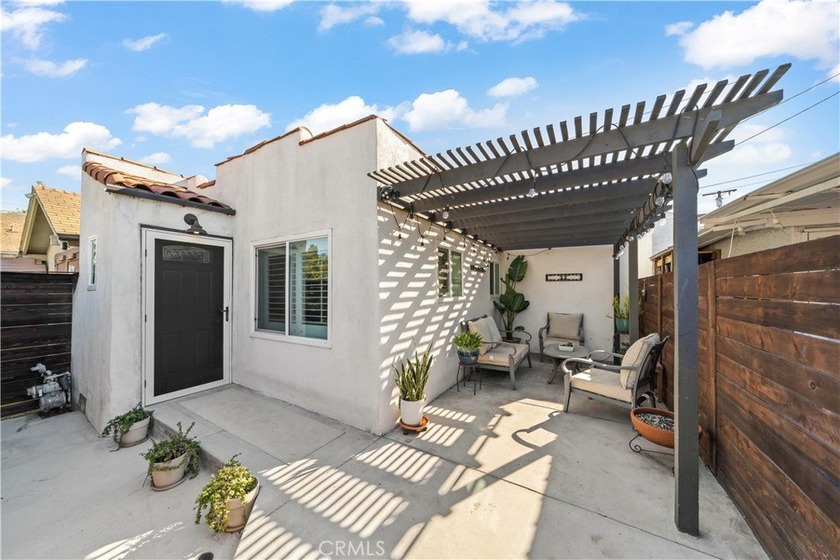Cozy and beautifully updated, this 2-bedroom, 1-bath home - Beach Home for sale in Long Beach, California on Beachhouse.com