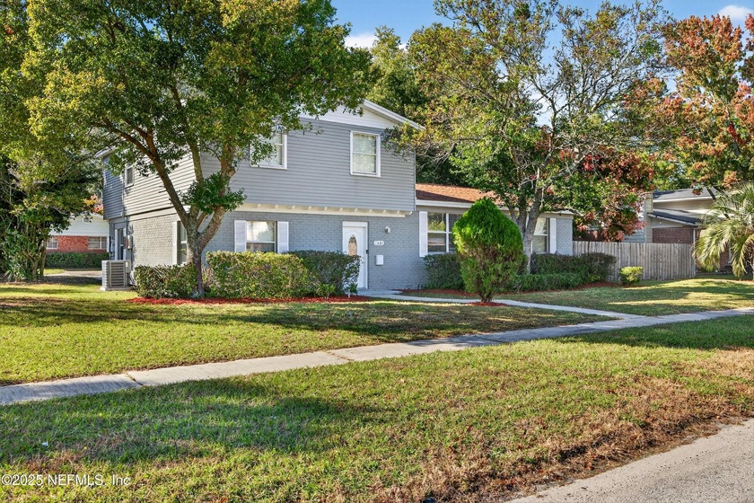 HUGE CORNER LOT SITS ON A PRIVATE .32 ACRE LOT WITH A FENCED - Beach Home for sale in Jacksonville, Florida on Beachhouse.com