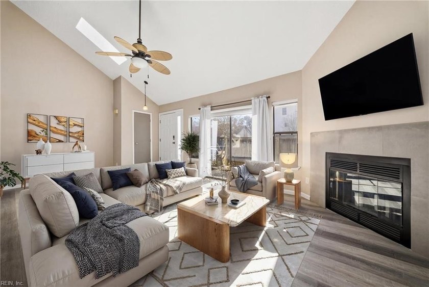 Stylish, sun-filled condo with a versatile loft, tucked away in - Beach Condo for sale in Virginia Beach, Virginia on Beachhouse.com