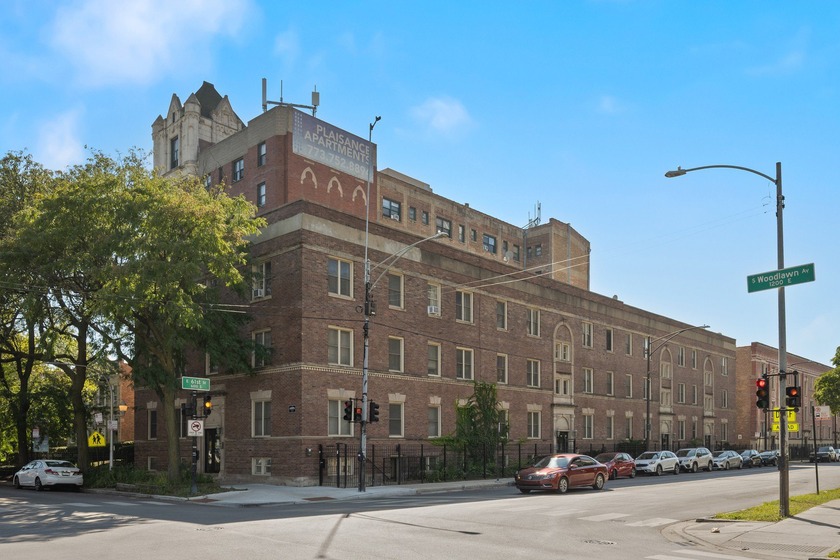 This charming two-bedroom, two-bathroom condo puts you right in - Beach Condo for sale in Chicago, Illinois on Beachhouse.com
