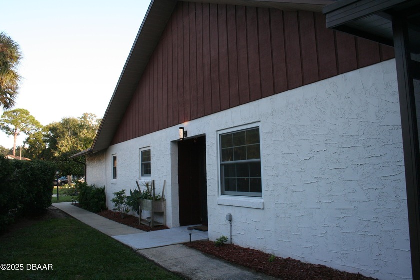 BIKE TO THE BEACH! MOVE IN READY!! This spacious Windsor model - Beach Townhome/Townhouse for sale in Port Orange, Florida on Beachhouse.com