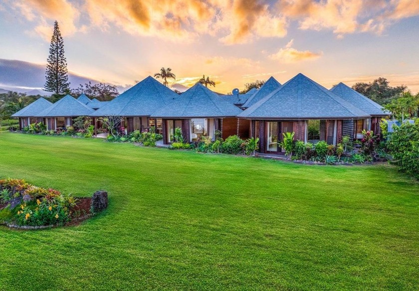 Marvel at the breathtaking sunrises and moonrises, harmonized - Beach Home for sale in Kilauea, Hawaii on Beachhouse.com
