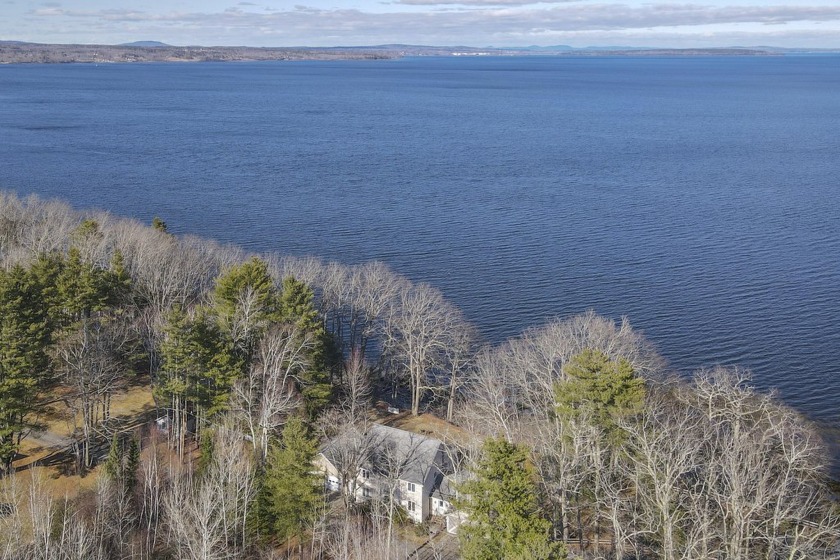 Built in 2002 this lovely contemporary offers close to
3,000 sq - Beach Home for sale in Northport, Maine on Beachhouse.com