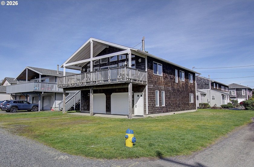 Coastal living made easy just minutes to downtown Seaside! This - Beach Home for sale in Seaside, Oregon on Beachhouse.com