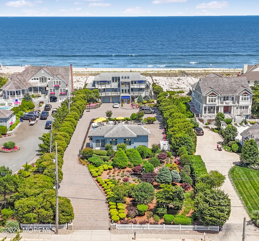 Experience coastal luxury in this warm, contemporary - Beach Home for sale in Mantoloking, New Jersey on Beachhouse.com