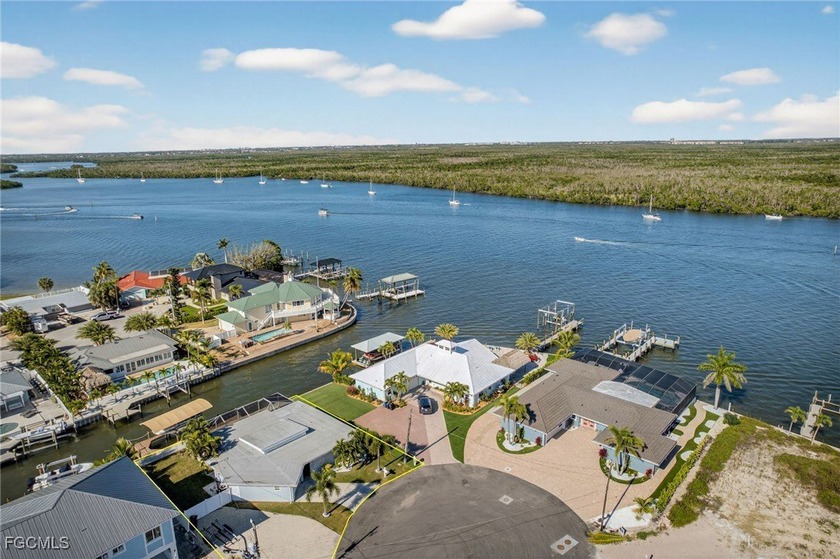 Welcome to your ideal waterfront paradise! This stunning beach - Beach Home for sale in Fort Myers Beach, Florida on Beachhouse.com