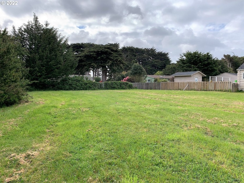Located just up the hill from Old Town, Harbor and a few minutes - Beach Lot for sale in Bandon, Oregon on Beachhouse.com