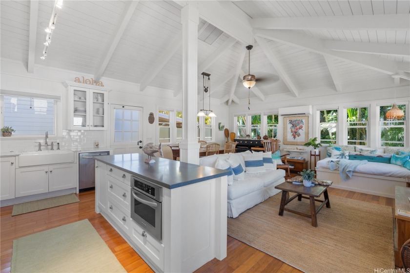 Steps from Kailua Beach, this craftsman style beach house has a - Beach Home for sale in Kailua, Hawaii on Beachhouse.com