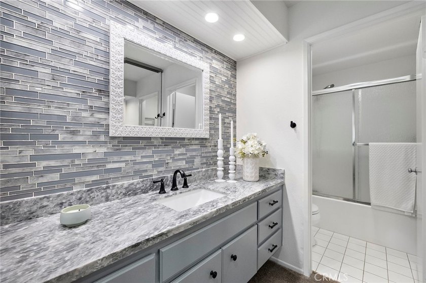 Welcome to this beautifully appointed 2-bedroom, 2.5-bath - Beach Condo for sale in Rancho Santa Margarita, California on Beachhouse.com