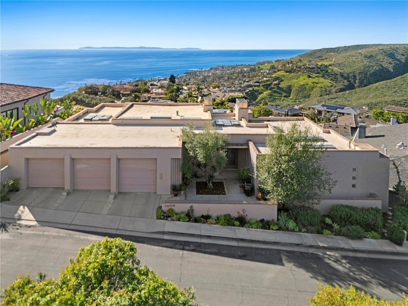 Sweeping ocean views from every room define this substantial - Beach Home for sale in Laguna Beach, California on Beachhouse.com