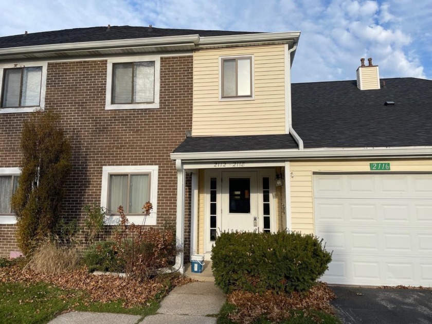 Beautifully remodeled 3 bedroom 2 bath  second story condo in - Beach Condo for sale in Chesterton, Indiana on Beachhouse.com