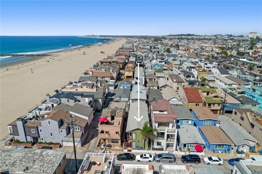 109 24th Street presents an incredible opportunity to own a - Beach Home for sale in Newport Beach, California on Beachhouse.com
