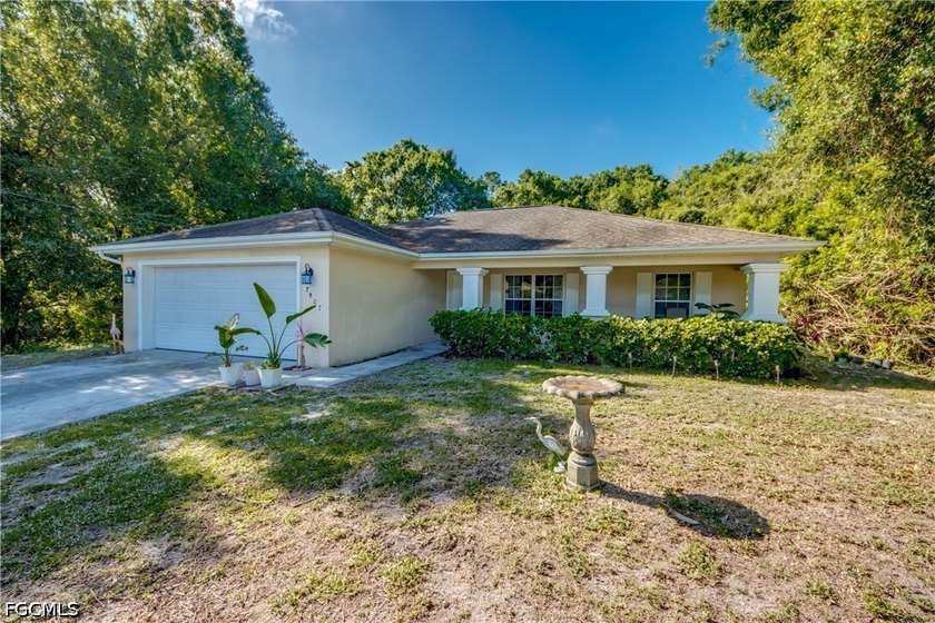 Charming 3-bedroom, 2-bath home with a 2-car garage, built in - Beach Home for sale in Lehigh Acres, Florida on Beachhouse.com