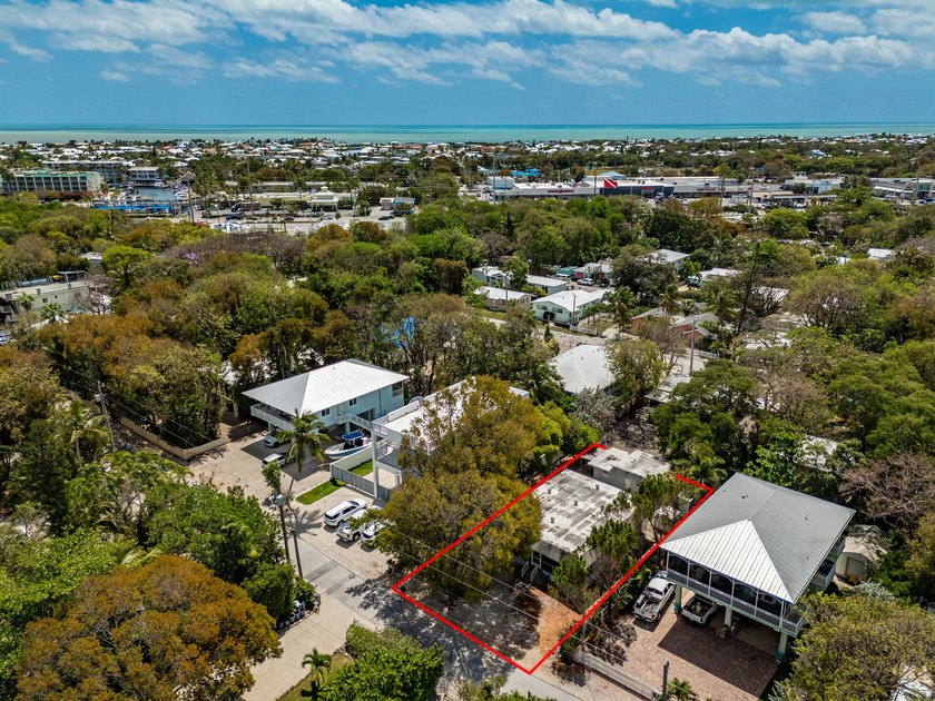 WONDERFUL 2/1+2/1 GUEST HOUSE. FULLY REMODELED NO HOA, NEW - Beach Home for sale in Key Largo, Florida on Beachhouse.com