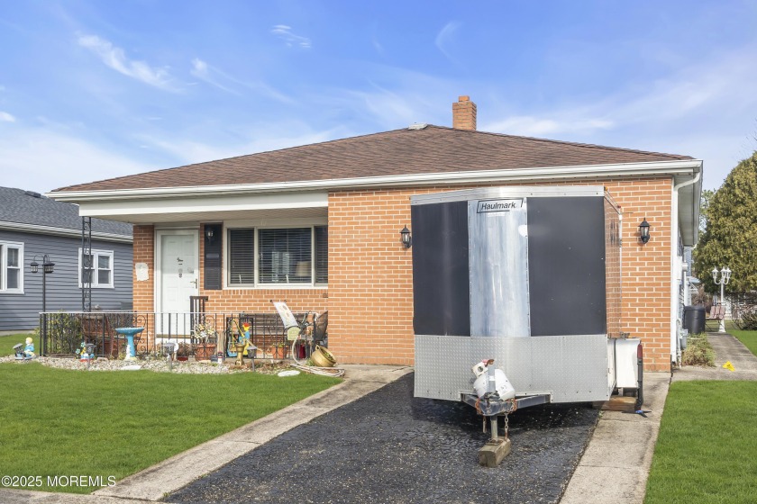 Discover this beautifully maintained Lakeview model in Holiday - Beach Home for sale in Toms River, New Jersey on Beachhouse.com