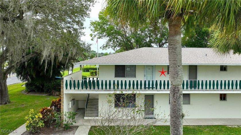Live here year round or use this condo as you winter retreat. It - Beach Condo for sale in Lehigh Acres, Florida on Beachhouse.com