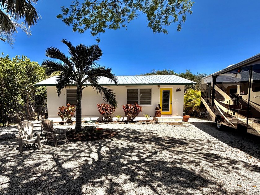 Island Living in Big Pine Key! Charming and updated 2-bedroom - Beach Home for sale in Big Pine Key, Florida on Beachhouse.com