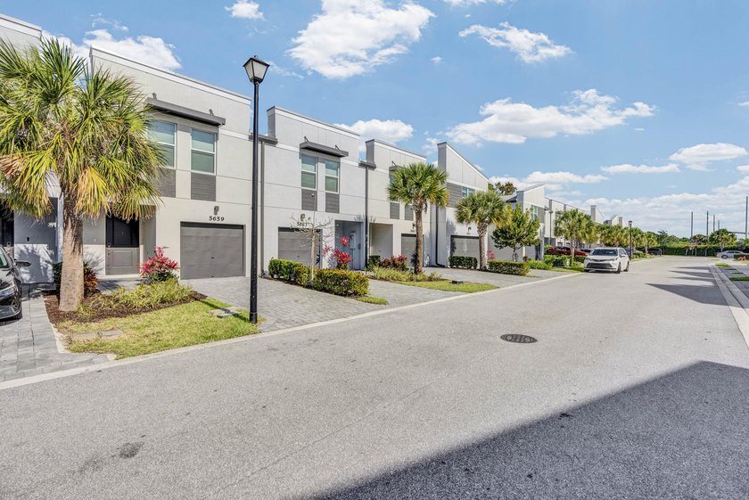 5659 Enclave Dr - Beach Townhome/Townhouse for sale in Riviera Beach, Florida on Beachhouse.com