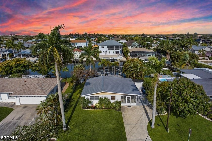 Waterfront living in the heart of Matlacha Isles! DIRECT GULF - Beach Home for sale in Matlacha, Florida on Beachhouse.com