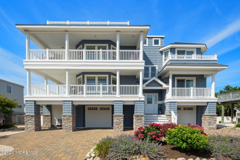 Coastal Charm Awaits in Harvey Cedars.
Discover your new beach - Beach Home for sale in Harvey Cedars, New Jersey on Beachhouse.com