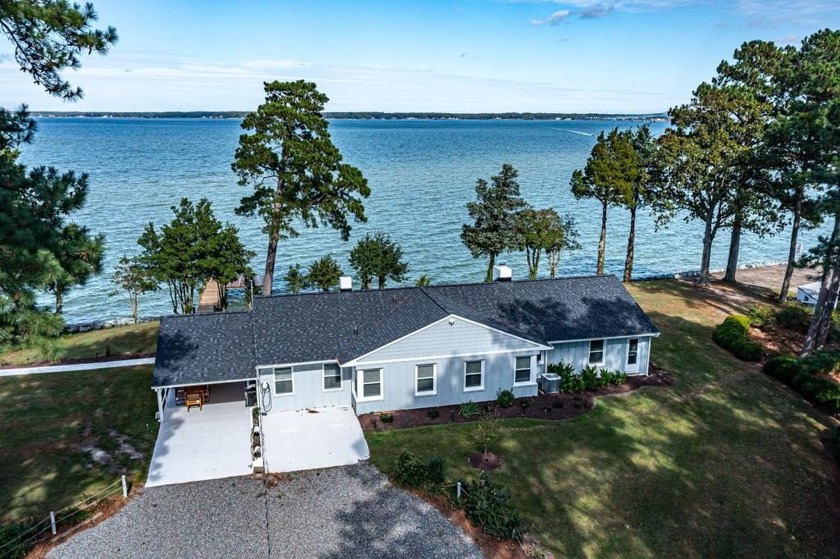 Beautifully remodeled river cottage offers Sunsets, Rappahannock - Beach Home for sale in Topping, Virginia on Beachhouse.com