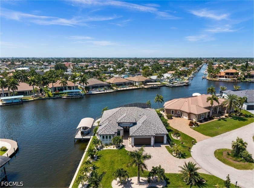 AMAZING INTERSECTING CANAL VIEWS! BIMINI CANAL LUXURY HOME WITH - Beach Home for sale in Cape Coral, Florida on Beachhouse.com