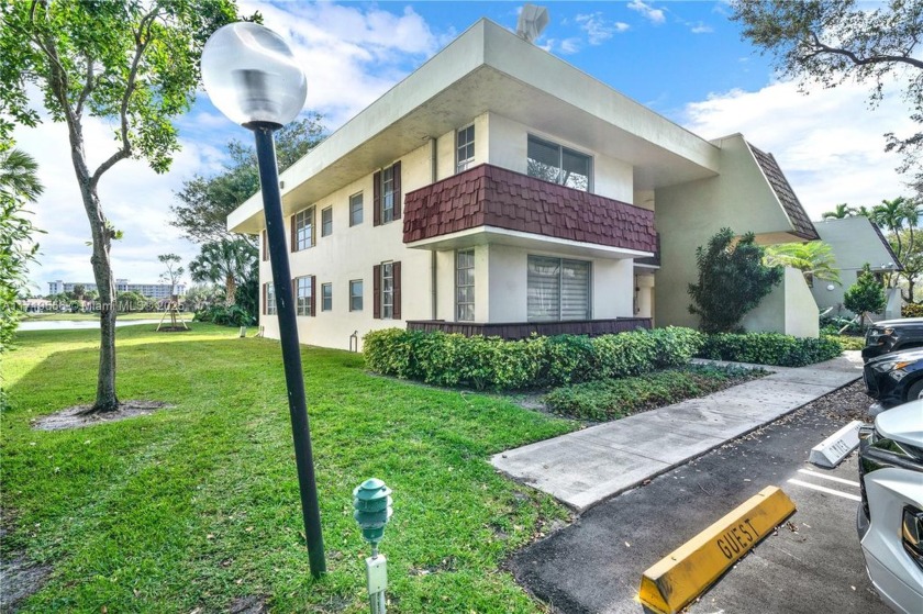 RENOVATED CONDO WITH UPDATED ITALIAN KITCHEN, GRANITE - Beach Condo for sale in Pompano Beach, Florida on Beachhouse.com