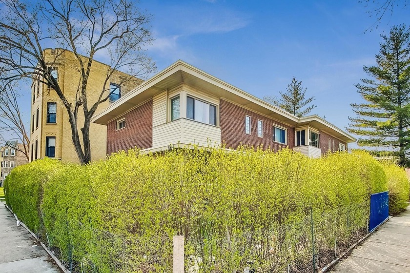 Absolutely stunning, newly remodeled townhome in super desirable - Beach Townhome/Townhouse for sale in Skokie, Illinois on Beachhouse.com