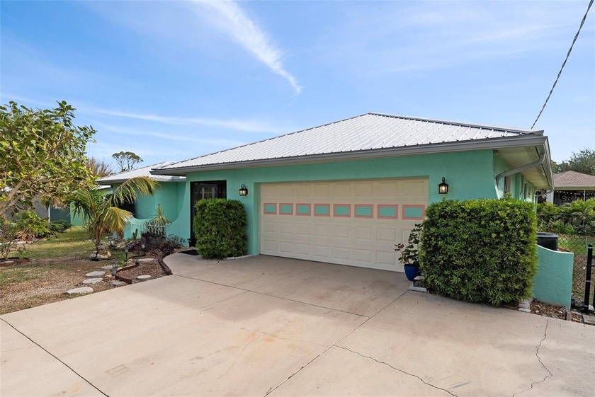 One or more photo(s) has been virtually staged. Welcome to this - Beach Home for sale in Englewood, Florida on Beachhouse.com