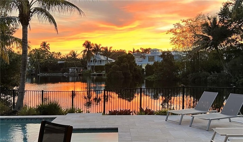 LAKEFRONT in Lake Park on secluded Forrest Lake!  Great location - Beach Home for sale in Naples, Florida on Beachhouse.com