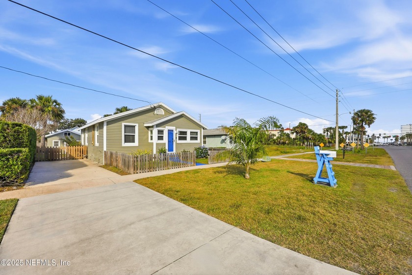 Just a 3-4 minutes walk to the ocean, this updated beach cottage - Beach Home for sale in Jacksonville Beach, Florida on Beachhouse.com
