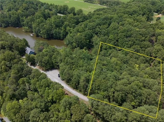 Beautiful wooded waterfront lot in exclusive River Ridge! This - Beach Lot for sale in Lancaster, Virginia on Beachhouse.com