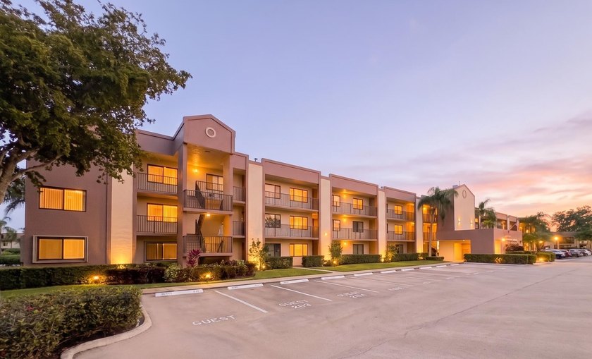 This 2-bed, 2-bath unit offers a fantastic blank canvas for your - Beach Condo for sale in Tamarac, Florida on Beachhouse.com