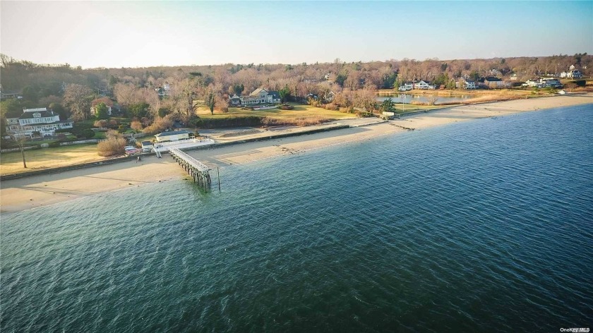This majestic home situated on nearly 3 acres at one of the - Beach Home for sale in Huntington Bay, New York on Beachhouse.com