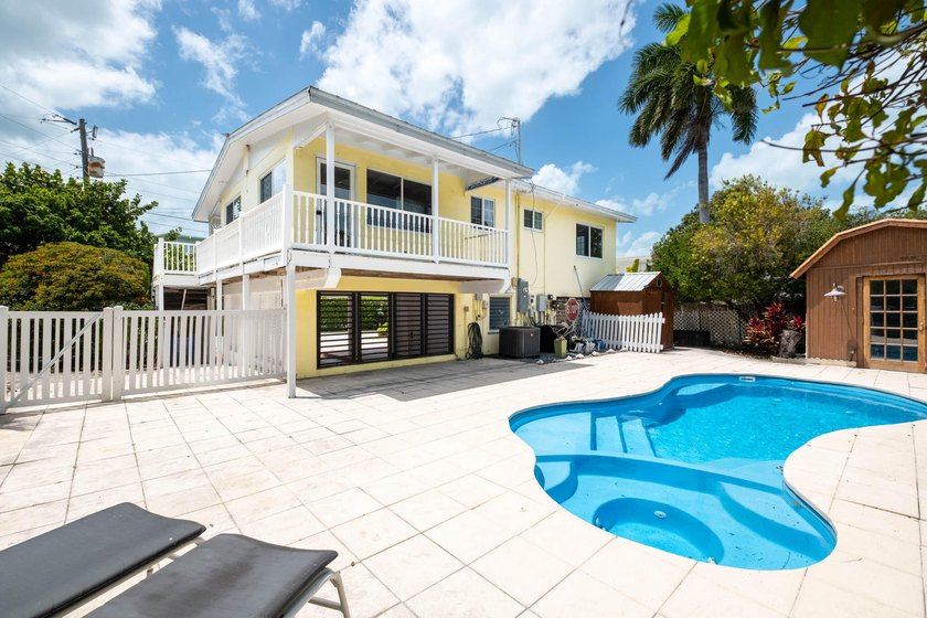 Tavernier pool home for sale with concrete construction - Beach Home for sale in Key Largo, Florida on Beachhouse.com