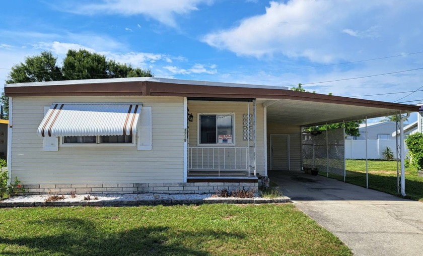 This 2 Bedroom, 2 Bath mobile home has had many updates and - Beach Home for sale in Clearwater, Florida on Beachhouse.com