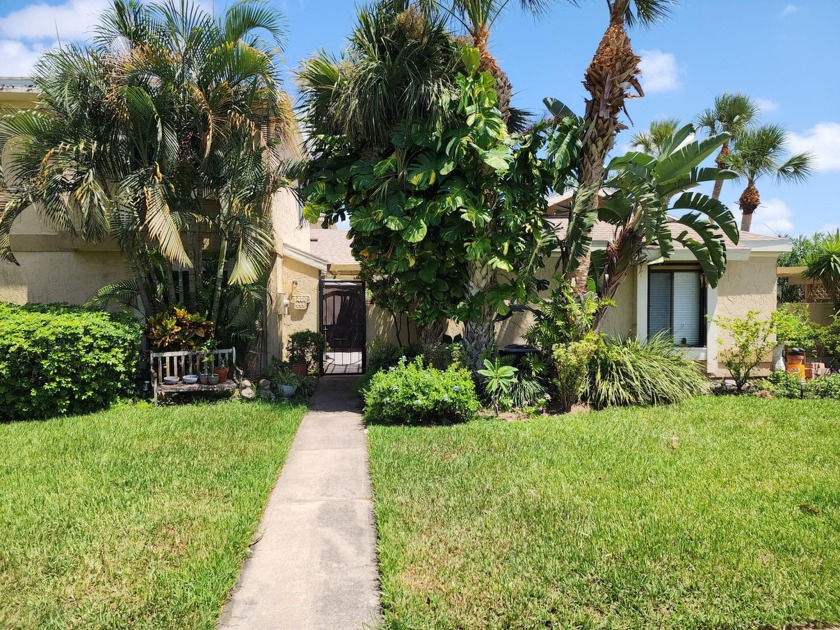 Welcome to your new home! This charming 3-bedroom, 2-bathroom - Beach Townhome/Townhouse for sale in Palm Bay, Florida on Beachhouse.com