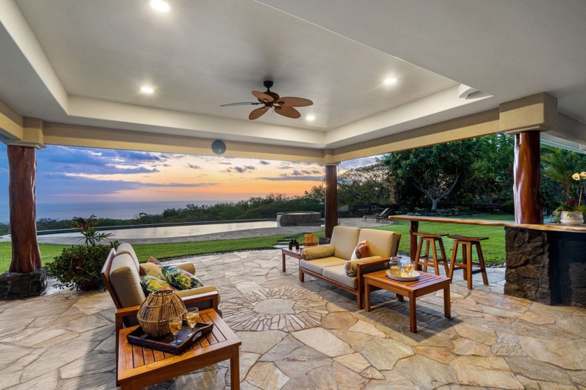 Perched at an ideal elevation in Wehilani, this 5-acre botanical - Beach Home for sale in Kailua Kona, Hawaii on Beachhouse.com