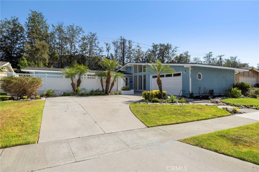 Now offered at an improved price, this home is the lowest-priced - Beach Home for sale in Rossmoor, California on Beachhouse.com
