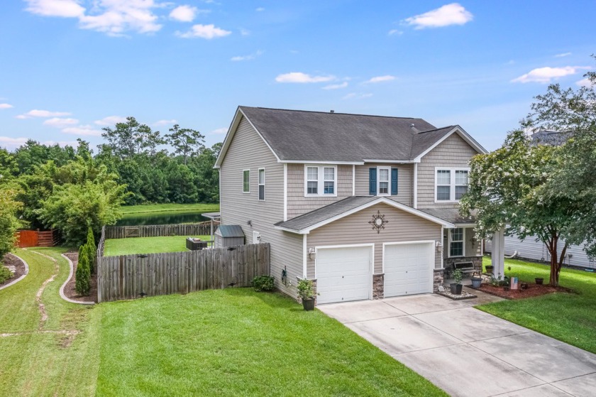 Beautiful home located on a cul de sac, pond site, in the well - Beach Home for sale in Hanahan, South Carolina on Beachhouse.com