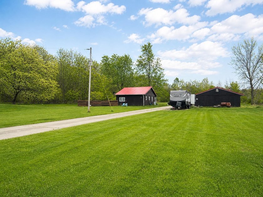 ***Renovation Opportunity*** Tucked away in the heart of Coloma - Beach Home for sale in Coloma, Michigan on Beachhouse.com