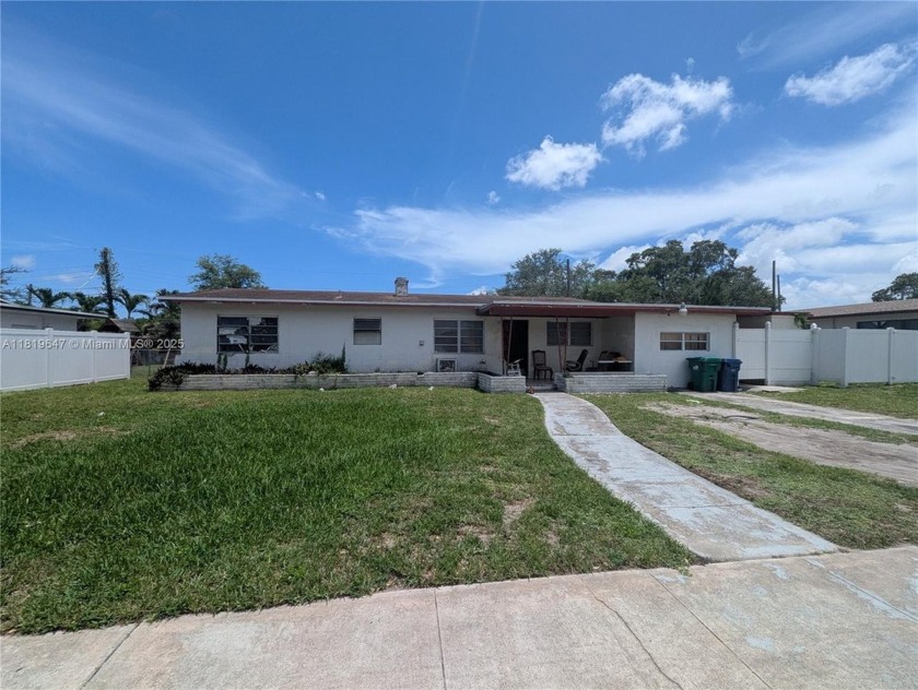 LOCATION LOCATION LOCATION!! Nestled in the highly desirable - Beach Home for sale in Miami, Florida on Beachhouse.com