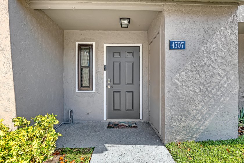 BEAUTIFULLY RENOVATED 2/2.5 Townhouse in Canalake features - Beach Townhome/Townhouse for sale in Greenacres, Florida on Beachhouse.com