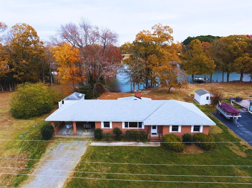 Welcome to Tee & Tide, a waterfront retreat where your days - Beach Home for sale in Kilmarnock, Virginia on Beachhouse.com