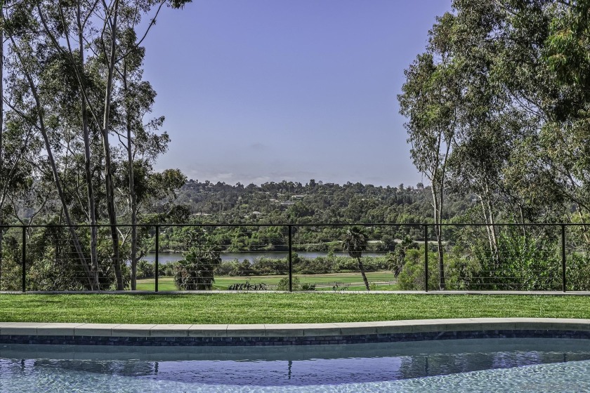 This wonderfully re-designed residence is a luxurious haven - Beach Home for sale in Rancho Santa Fe, California on Beachhouse.com