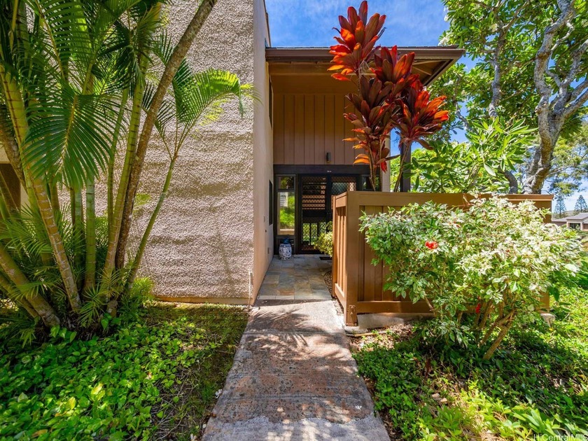 BLUESTONE - 3 bedroom, 3 bath end unit. Exceptional NEW PRICING - Beach Condo for sale in Kailua, Hawaii on Beachhouse.com