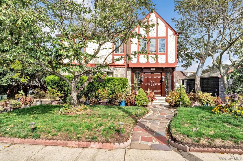 Beautiful two-story home on a quiet street in the canal - Beach Home for sale in Freeport, New York on Beachhouse.com