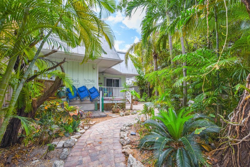 Come home to this stylish and updated townhome.  Open floorplan - Beach Townhome/Townhouse for sale in Key West, Florida on Beachhouse.com
